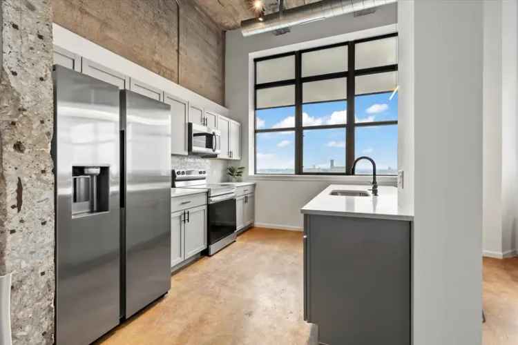 Rent Loft Style Apartments in Milwaukee with Great Amenities