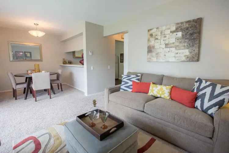 Rent Spring Valley Apartments in Farmington Hills Michigan