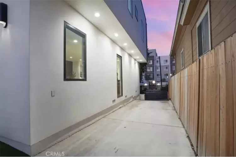 House For Sale in 1916, West Court Street, Los Angeles, California