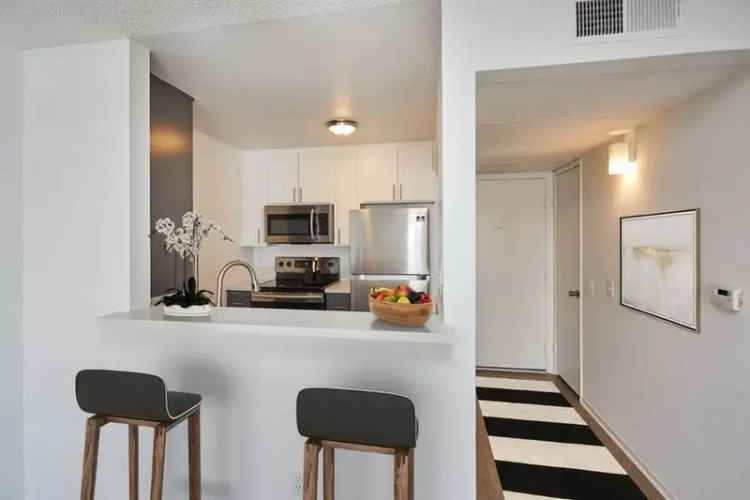 Rent Apartments at The Collective in Los Angeles with Community Amenities