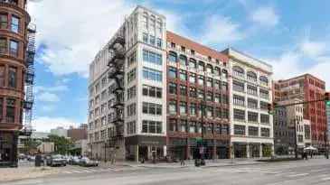 Rent Two Bedroom Apartment in Downtown Detroit with Modern Features