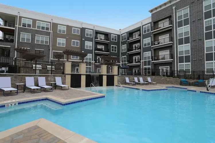 Rent Modern 1 and 2 Bedroom Apartments in Arden Way with Resort Amenities