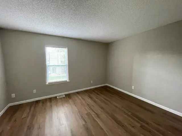 Rent Apartment Unit in Aurora CO with Spacious Bedrooms and Fireplace