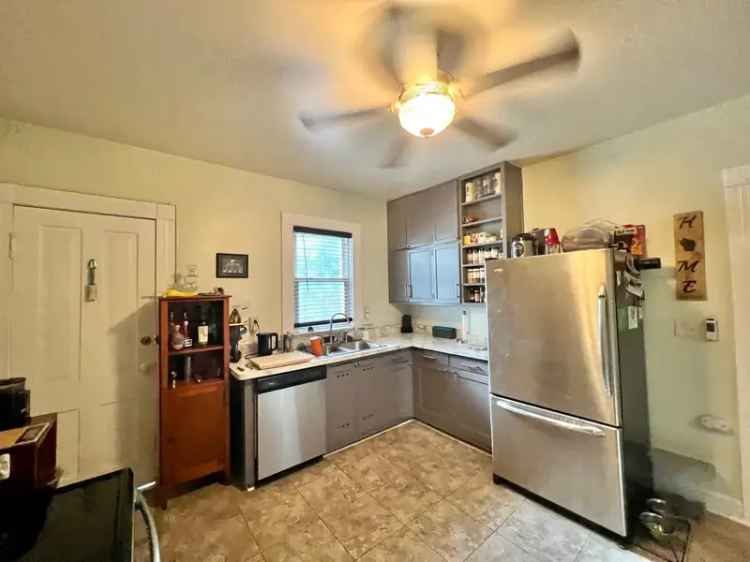 Rent Apartment Unit with 3 Bedrooms in Downtown Hudson Neighborhood