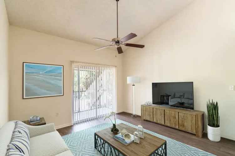 Rent Luxury Apartments at Timber Chase in Sarasota Bay with Beautiful Grounds