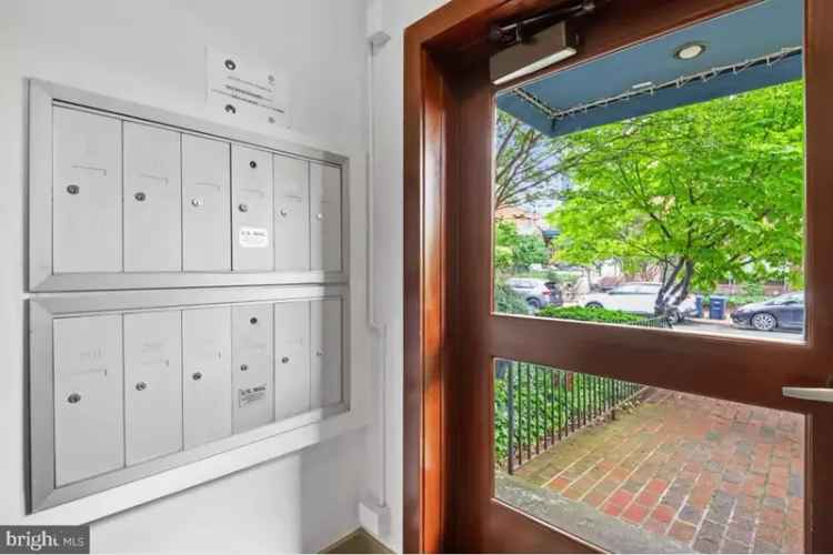 Rent Condo in Capitol Hill with Spacious Living and Private Gardens