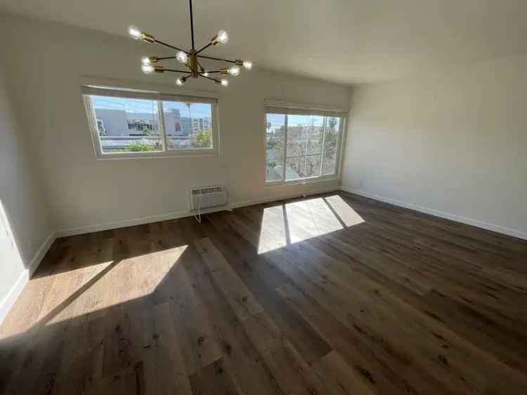 Rent Two Bedroom Apartment in Hollywood with Private Patio and Garage