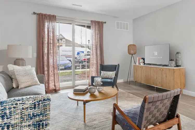 Rent Apartments at Traders Row in Salem with Resort Style Amenities