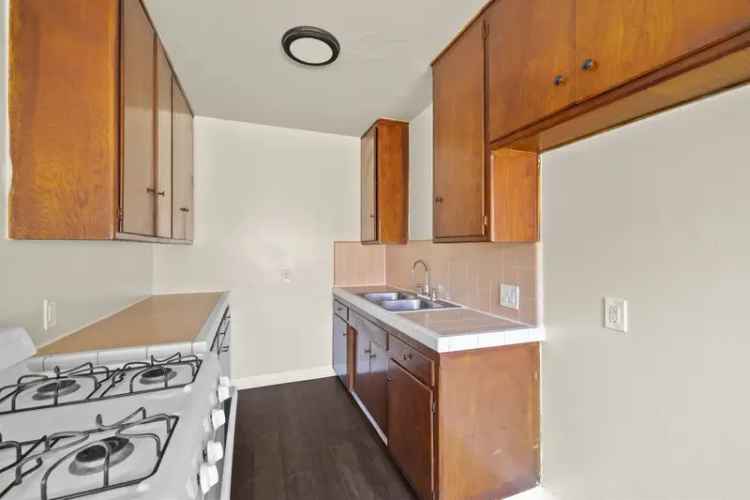 Rent Comfortable Apartments in Inglewood with Modern Amenities