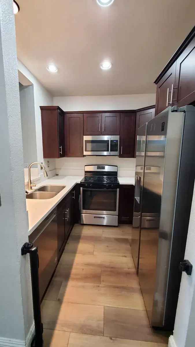 Rent 2 Bedroom Apartment in Inglewood with Private Patio and Pools