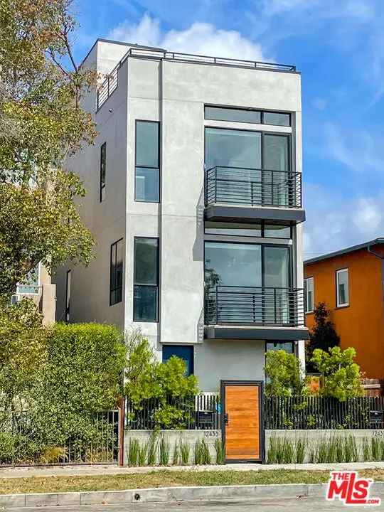 House For Sale in 12435, Washington Place, Culver City, California