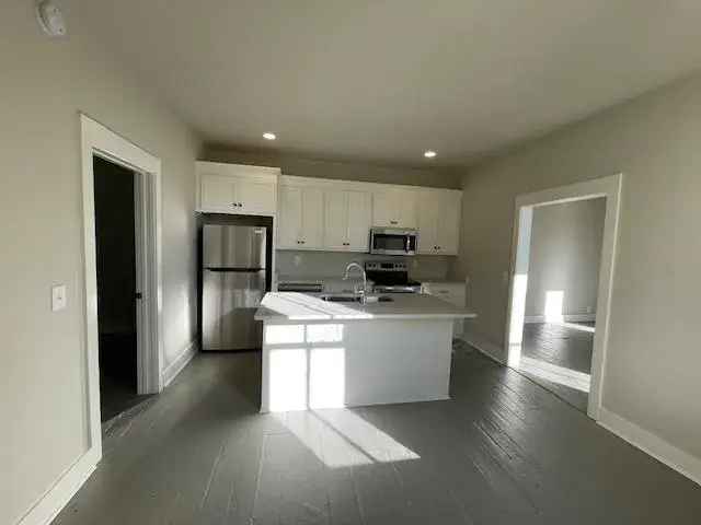 Rent Apartment Unit Newly Remodeled Near Atrium and Parks