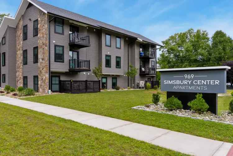 Rent Luxury Apartments in Simsbury Center with Modern Features