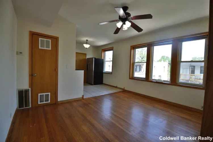 Rent Apartment Unit in Humboldt Park with Modern Amenities