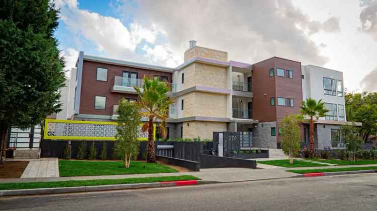 Rent Apartment Unit with View in Glendale Near Americana and Galleria