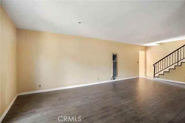 House For Sale in 1003, West Myrtle Street, Santa Ana, California