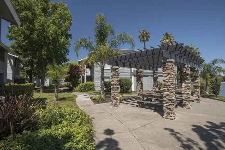 Rent Resort Style Apartments in Sacramento with Great Amenities