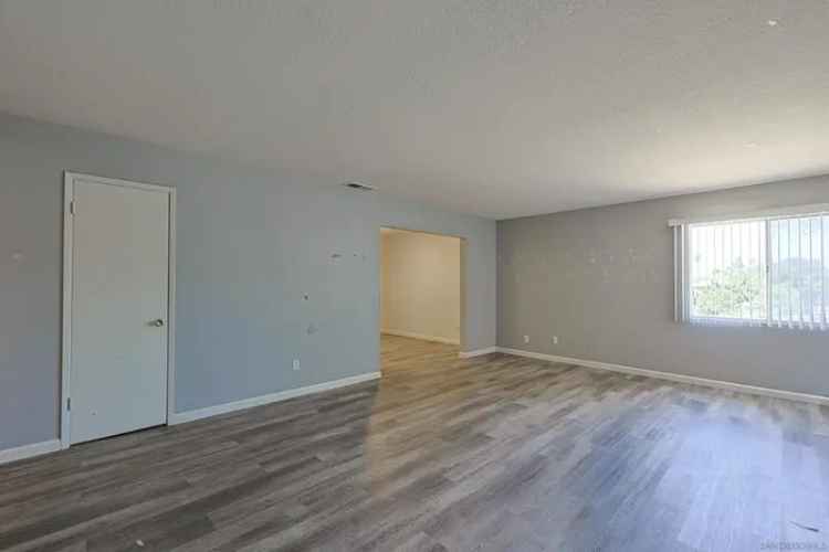 Duplex for rent in Vista with spacious units and close amenities