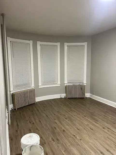 Rent 3 Bedroom Apartment Near Downtown with Spacious Living Area