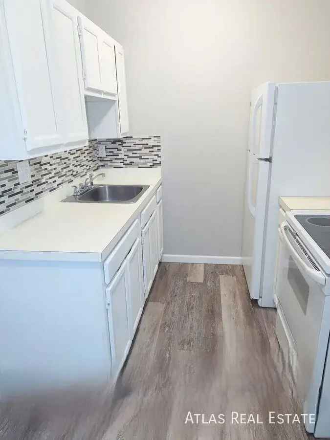 Rent Spacious 1 Bedroom Apartment Near Broadmoor and Old Colorado City