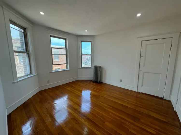 Rent Apartment Unit Spacious One Bedroom Near Harvard Avenue