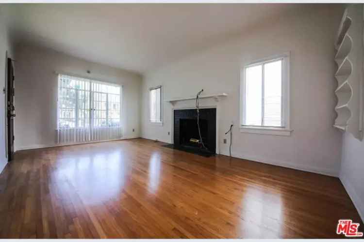 Rent Four Unit Apartment Building in Beverly Hills with Great Amenities