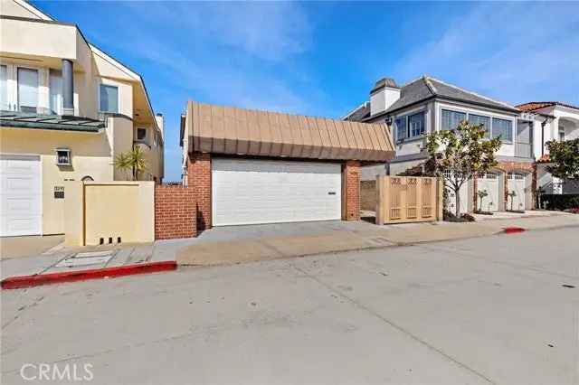 House For Sale in 1436, West Bay Avenue, Newport Beach, California