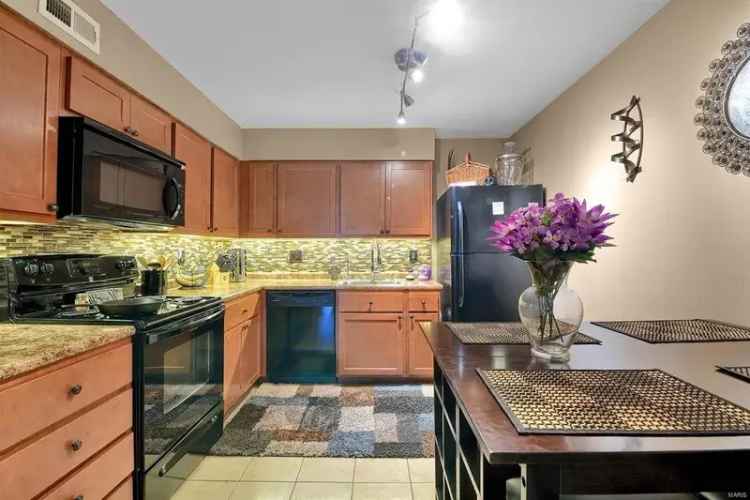 Rent Beautifully Maintained Apartment in Parkway South School District