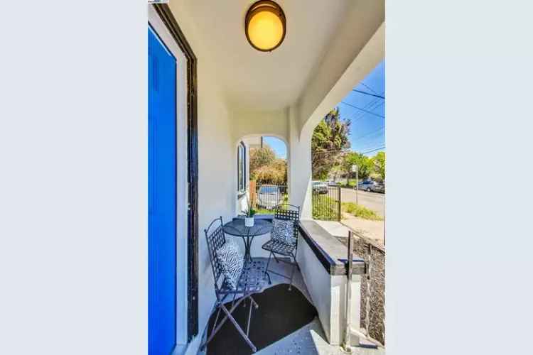 Buy Bungalow in Oakland with Modern Features and Investment Potential