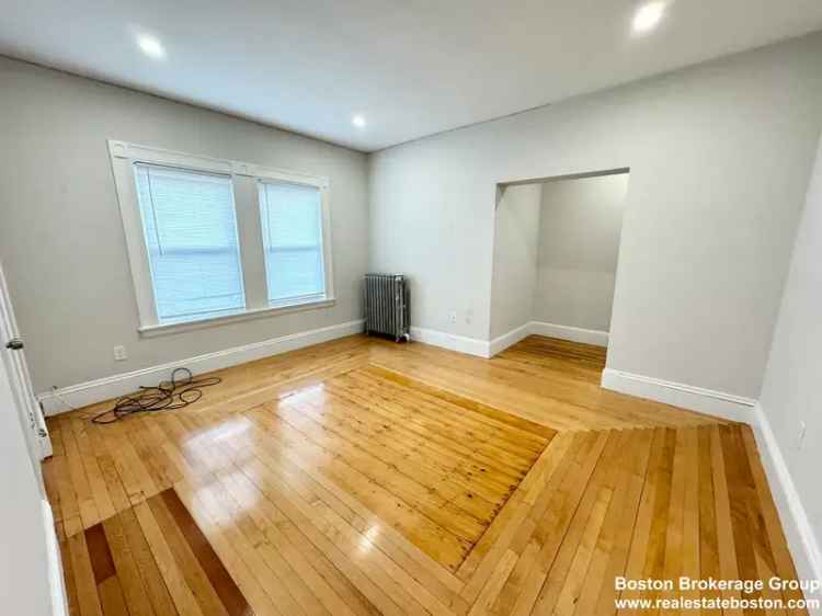 Rent Spacious 4 Bedroom Apartment in Dorchester with Modern Amenities