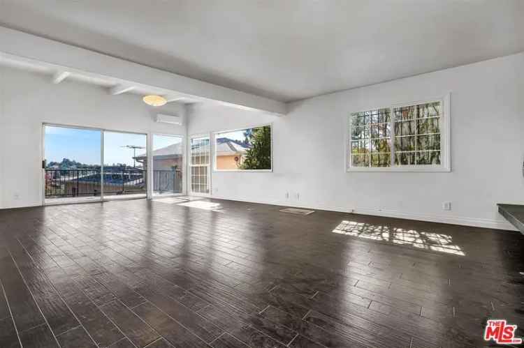 House For Sale in 2536, Vasanta Way, Los Angeles, California