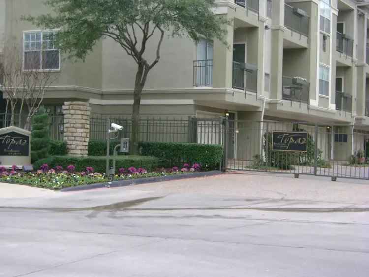 Condominium for Rent in Dallas with 2 Bedrooms and Modern Amenities