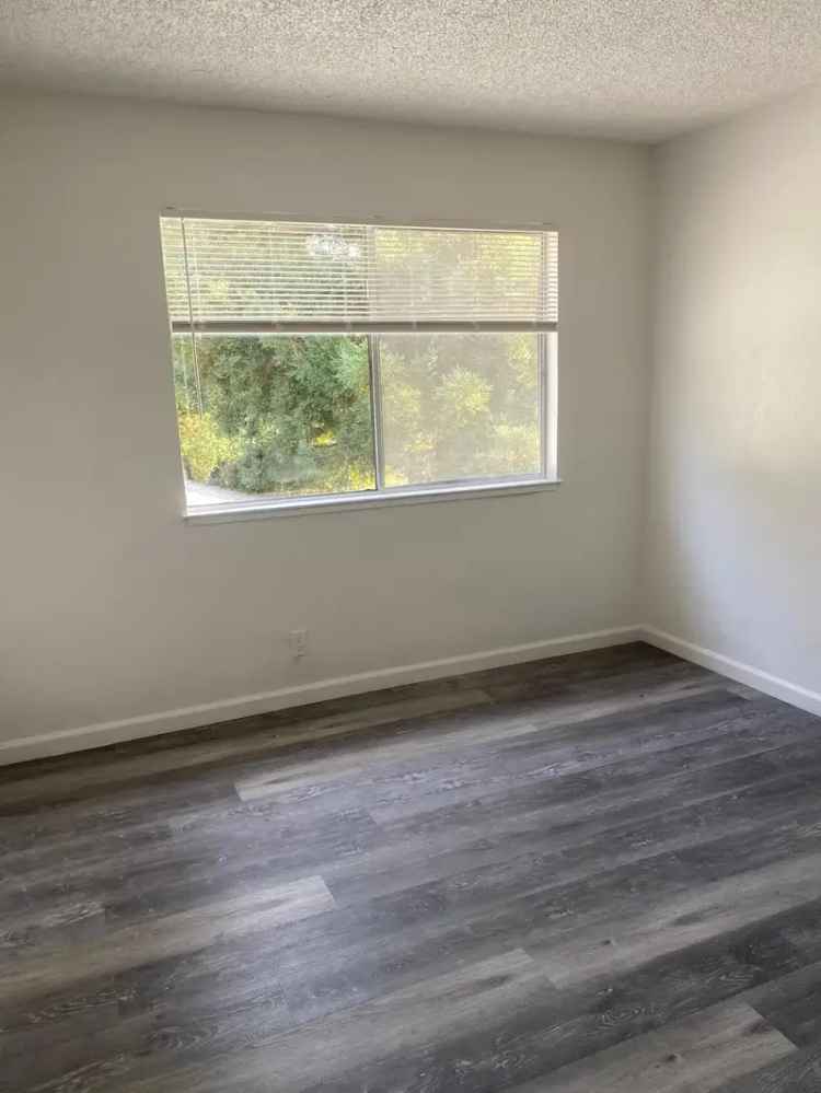 Apartment for Rent in Vallejo with Huge Balcony and Private Garage