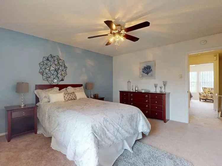 Rent Apartments at Retreat at Seven Trails in Ballwin MO - Pet Friendly Living