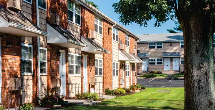 Rent Luxury Apartments in Hampton Bays with Exciting Amenities