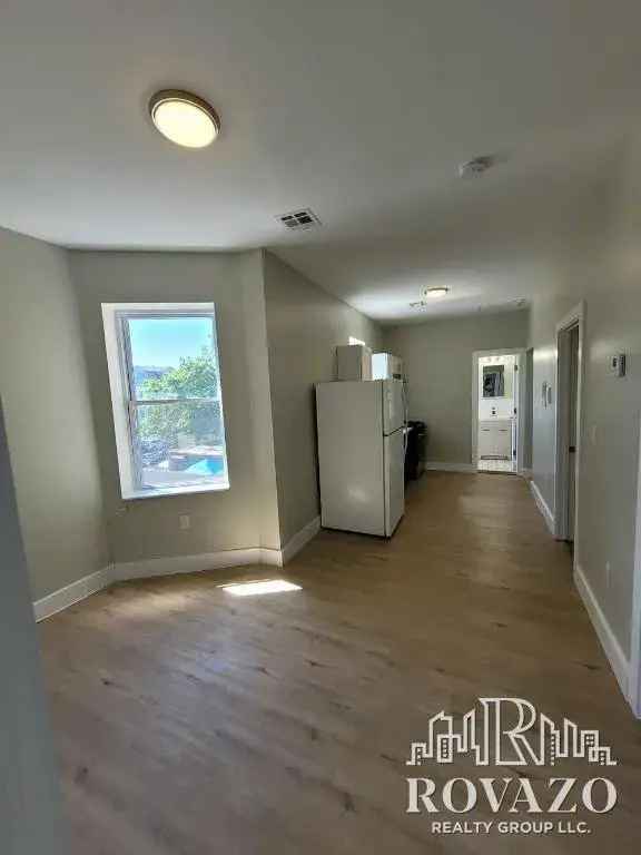 Rent Beautiful Renovated Apartment Near Shops and Parks