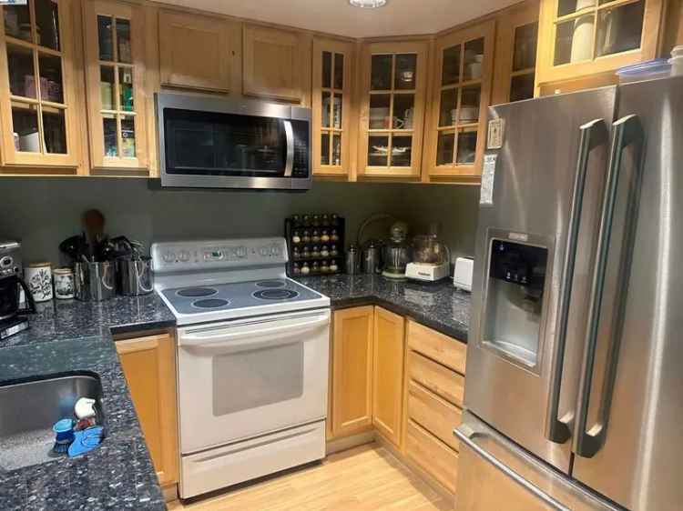 House For Sale in 243, Village Place, Martinez, California