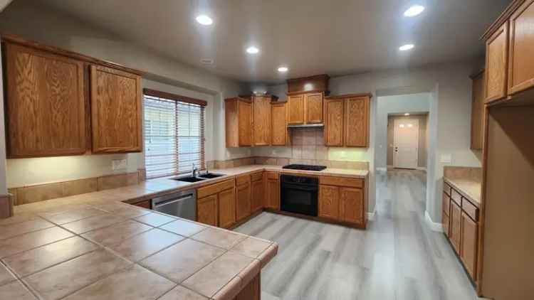 Rent Spacious Meritage Home with Pool in West Sacramento