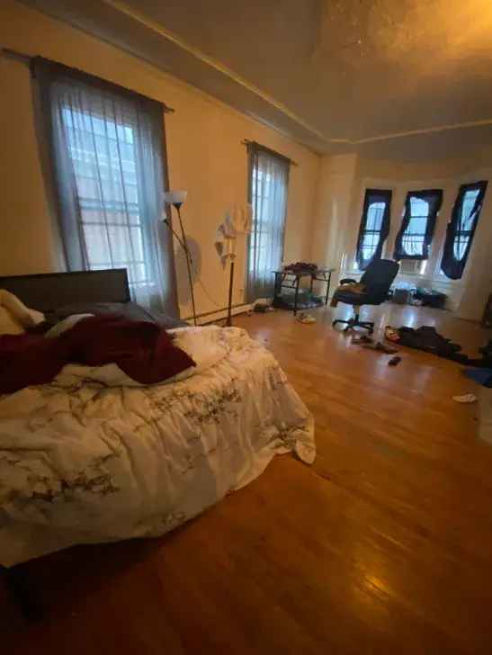 Rent Spacious 4-5 Bedroom Apartment in Powelton Village for Students