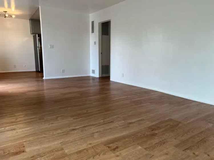 Rent Apartment Unit in Premier Los Angeles Location with Modern Features