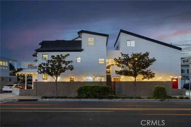 House For Sale in 204,204 1/2, 44th Street, Newport Beach, California