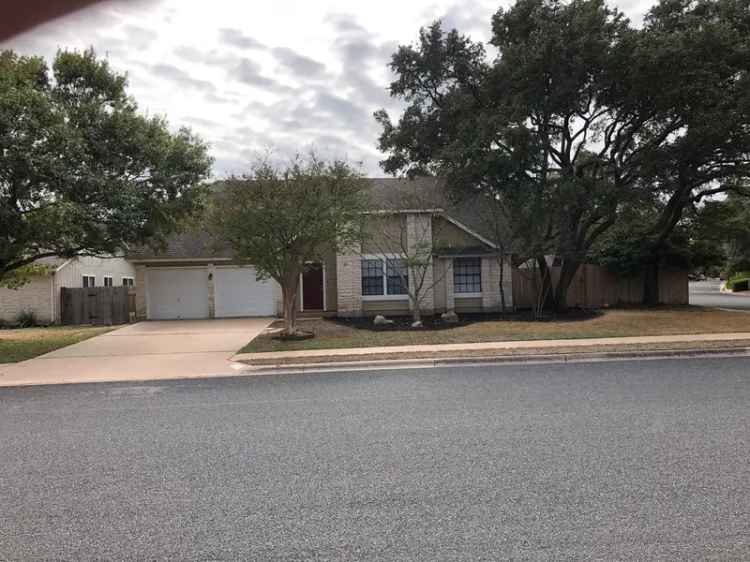 Rent Spacious 2 Story House in Springcreek Subdivision with Modern Amenities