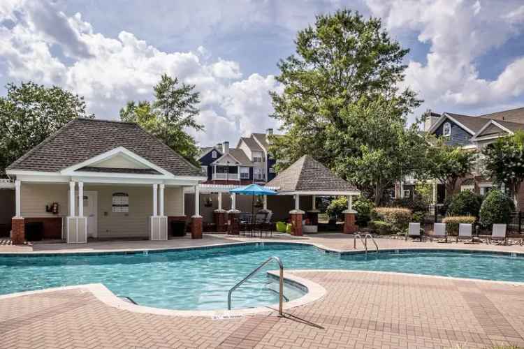 Rent Apartments in Bexley at Carpenter Village with Modern Amenities