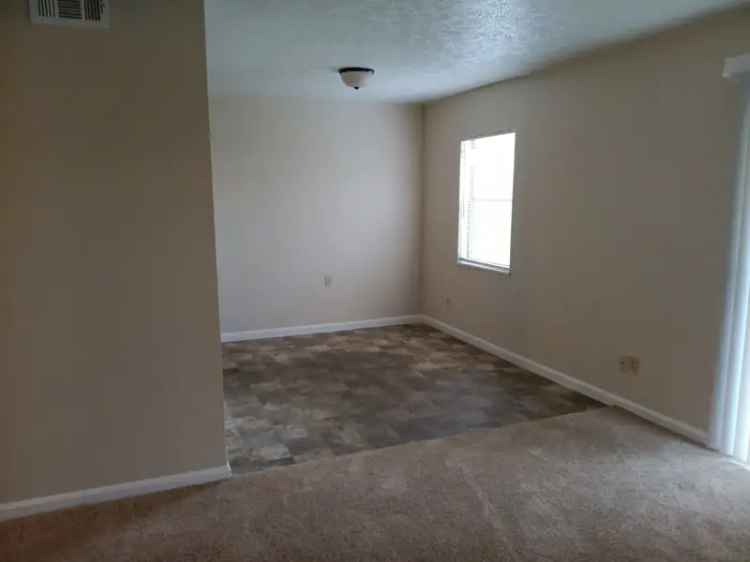 Rent Apartment Chateau Ridge in Dayton Kentucky with Central Air and Balcony