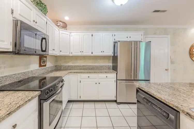 Rent Beautiful Furnished Home in Quiet Neighborhood with 3 Bedrooms