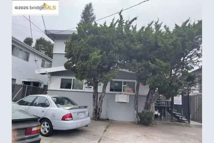 House For Sale in Oakland, California