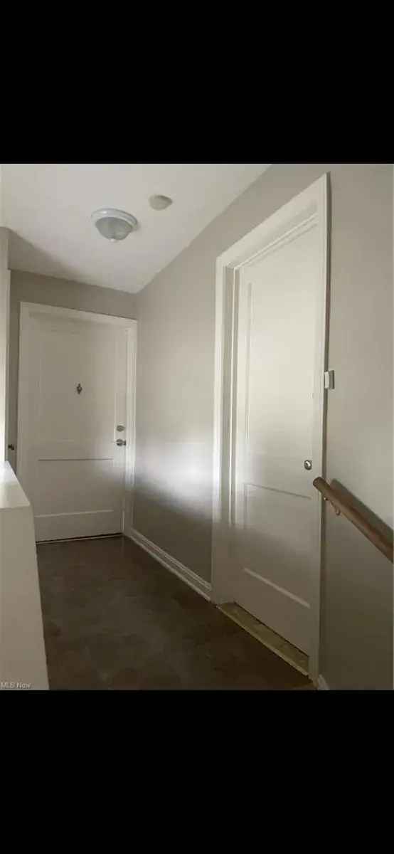 Rent Spacious 2 Bedroom Apartment Near Downtown Shaker Heights