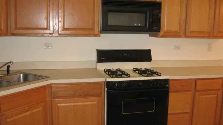 Rent Townhouse in a Safe Neighborhood with Great Schools and Amenities