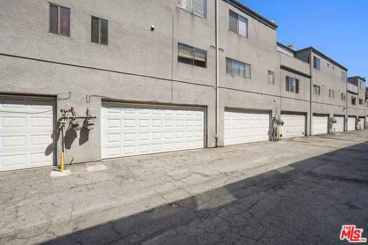 House For Sale in 14500, Van Nuys Boulevard, Los Angeles, California