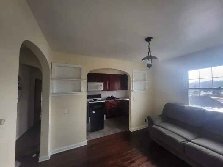 Rent Spacious 2 Bedroom Apartment in Kingston with Gas Included